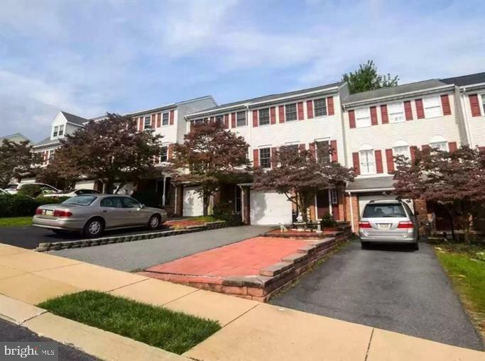 Property Photo:  195 Robin Hill Circle  PA 17404 