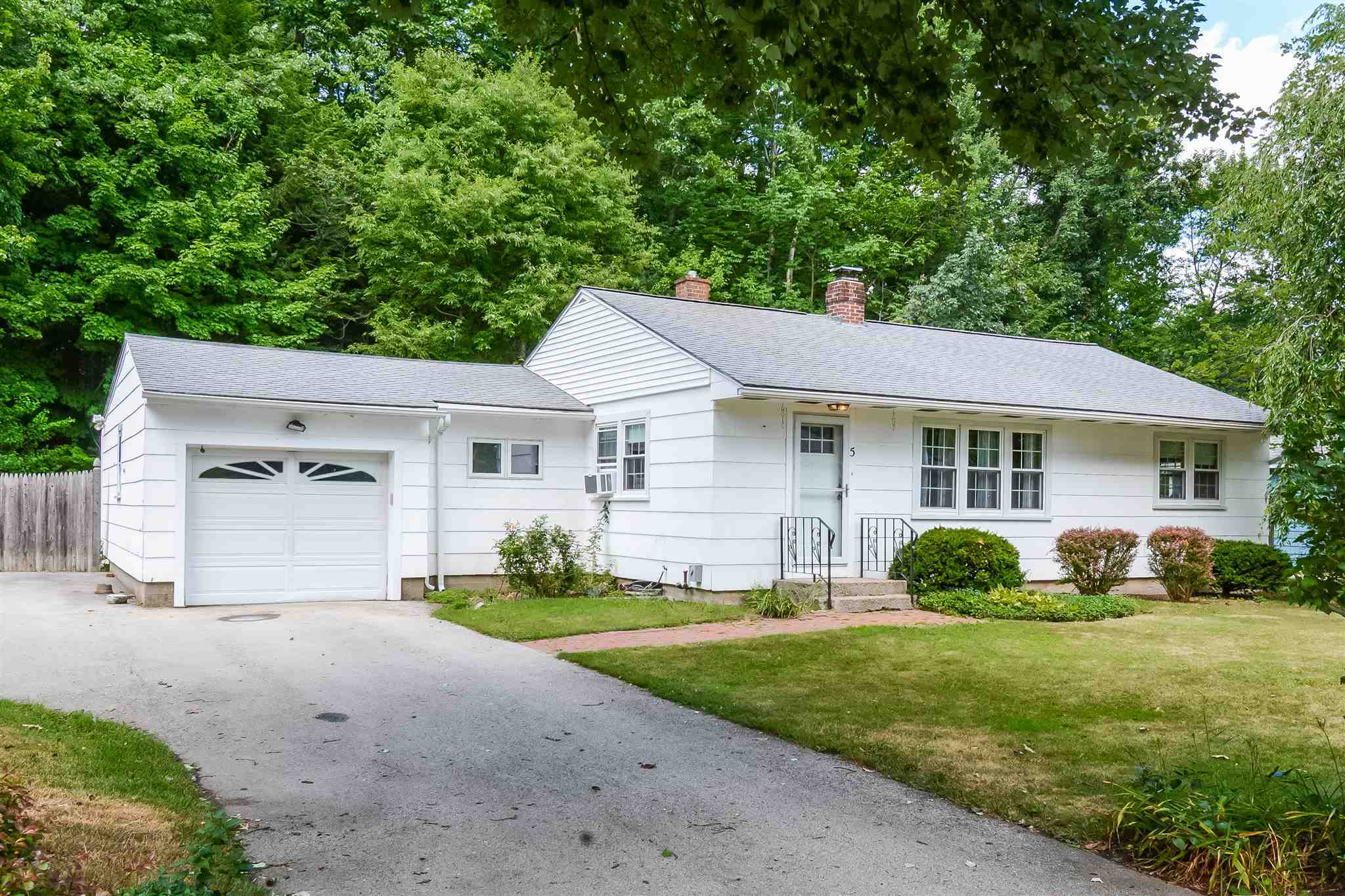 Property Photo:  5 Dixville Street  NH 03063 