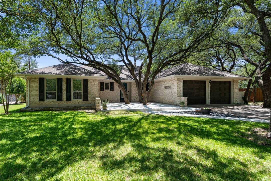 Property Photo:  705 Serenada Drive  TX 78628 