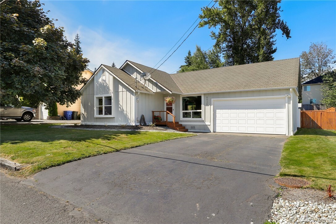 Property Photo:  8438 NE 145th St  WA 98028 