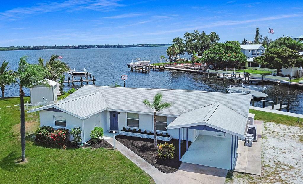 Property Photo:  211 21st Street NE  FL 34208 