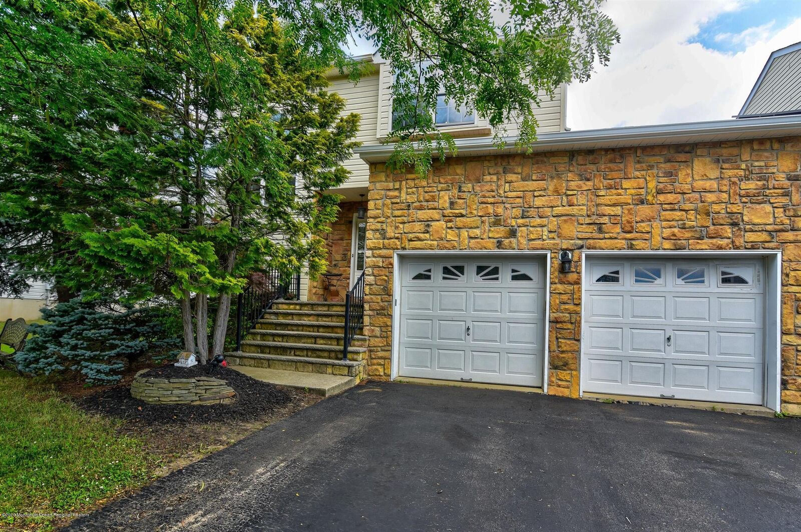 Property Photo:  27 Hummingbird Court  NJ 07746 