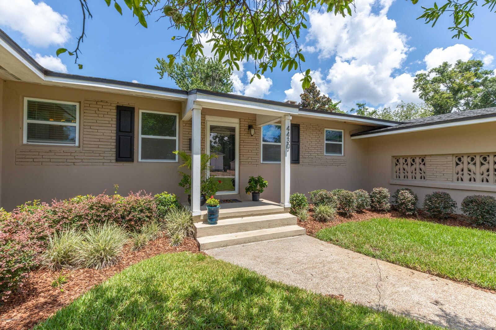 Property Photo:  4430 Worth Drive E  FL 32207 
