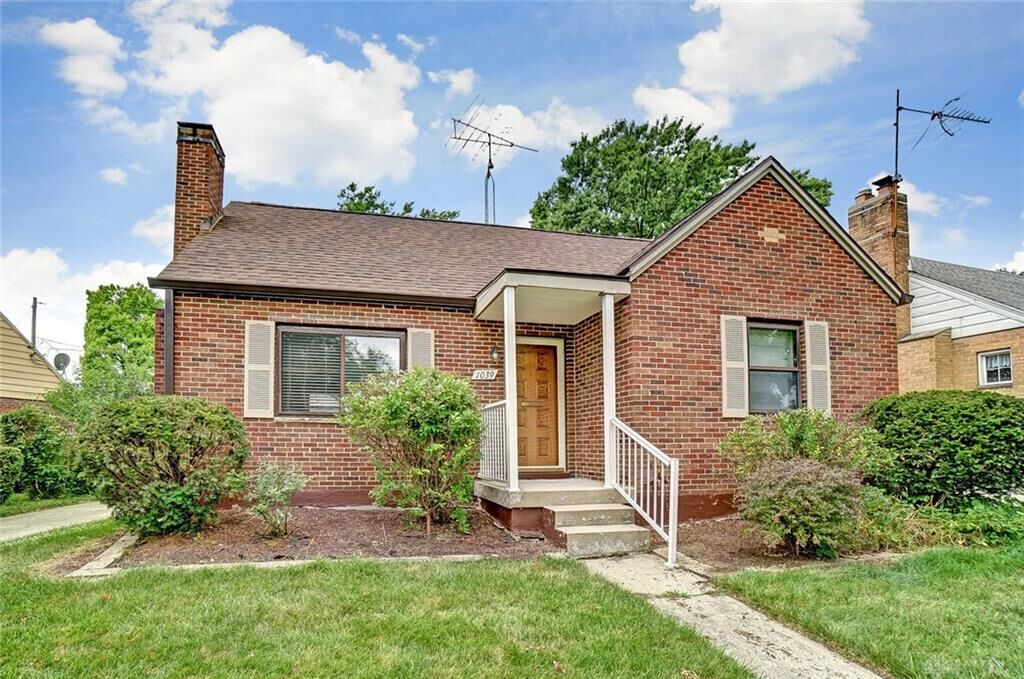 Property Photo: 1039 Berkshire Road OH 45419