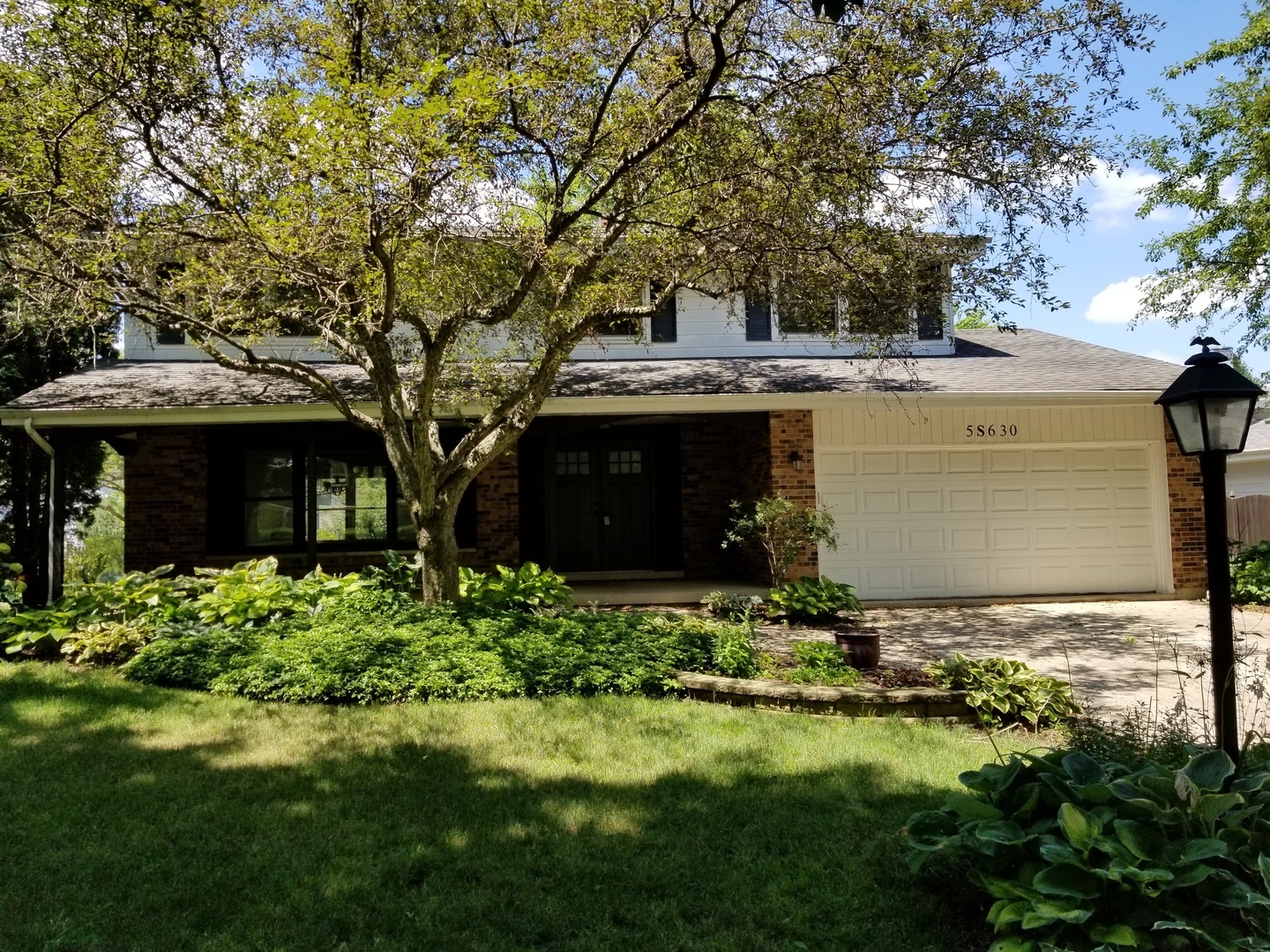 Property Photo: 5S630 Bluff Lane IL 60540