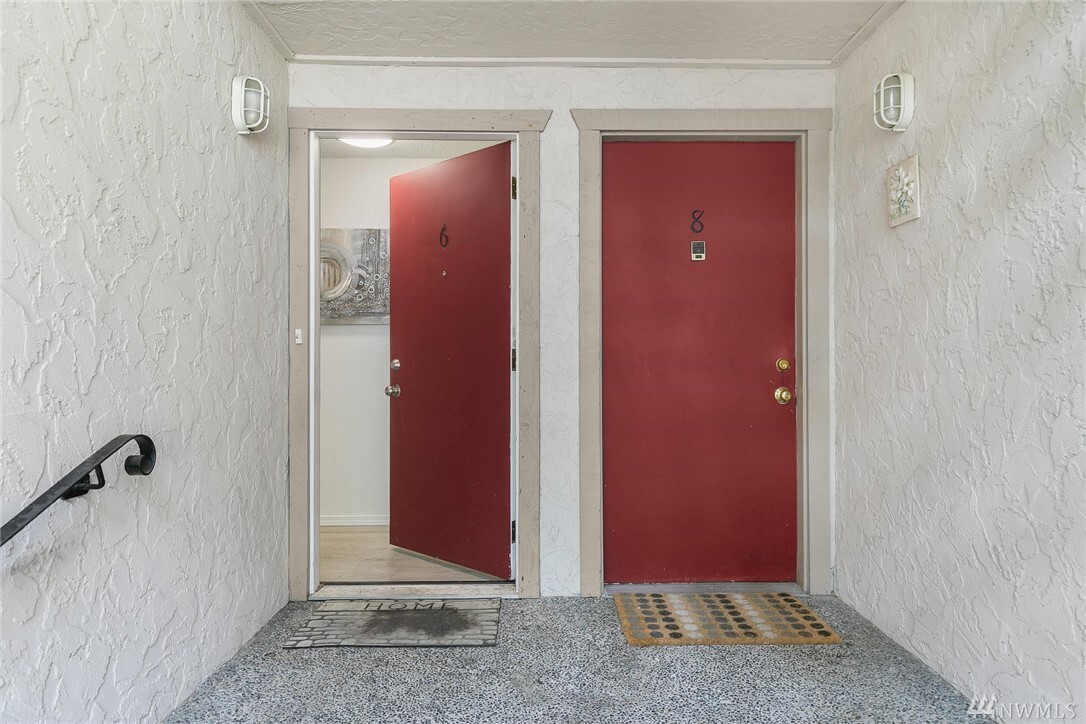 Property Photo: 12700 NE 116th Street E-6 WA 98034