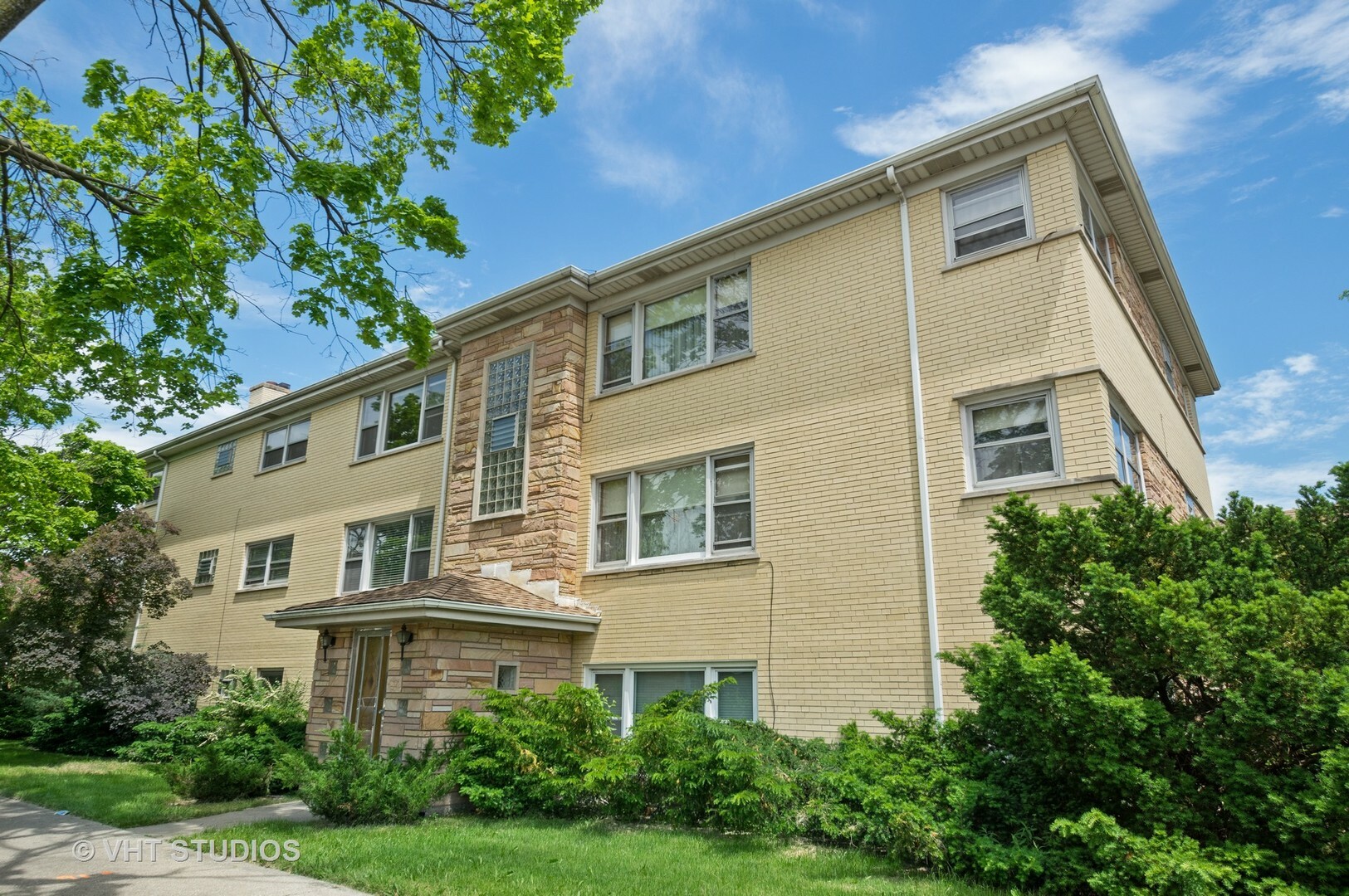 Property Photo: 5738 West Higgins Avenue 2N IL 60630