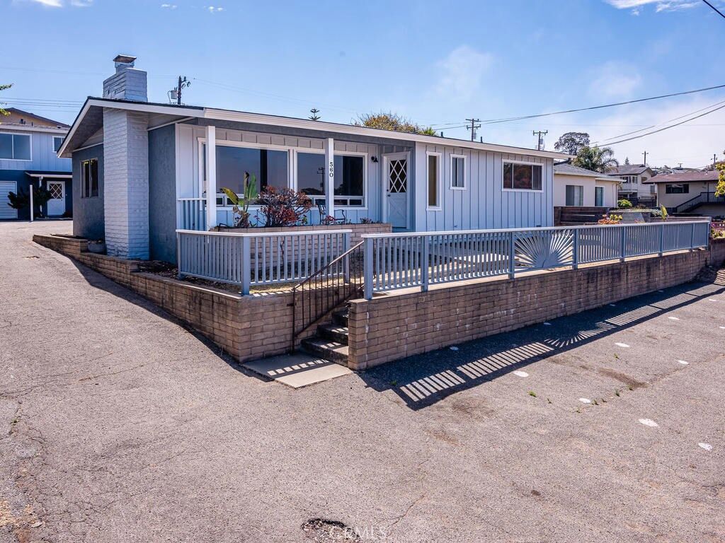 Property Photo:  560 Shasta Avenue  CA 93442 