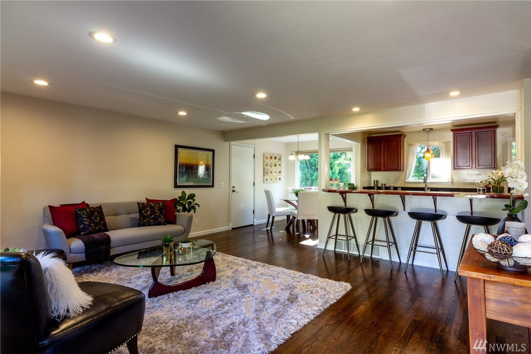 Property Photo: 30463 4th Avenue S WA 98003
