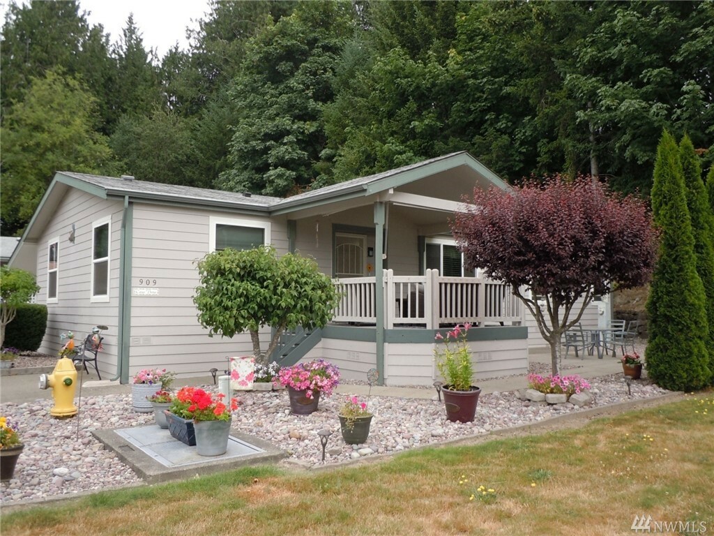 Property Photo: 909 NE Saturn Lane WA 98311