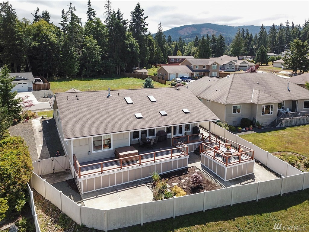 Property Photo: 1305 Rook Dr WA 98362