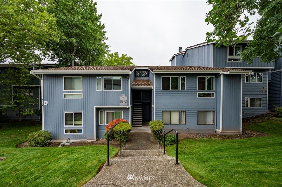Property Photo: 4120 212th Street SW B202 WA 98043
