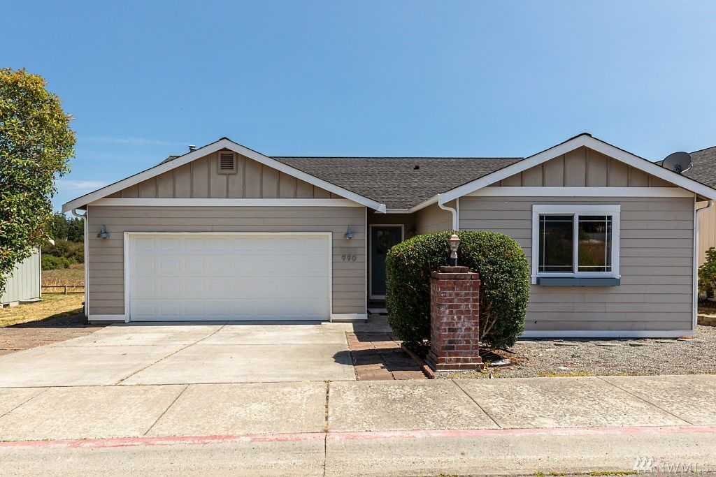Property Photo: 990 NE Cordero Place WA 98277