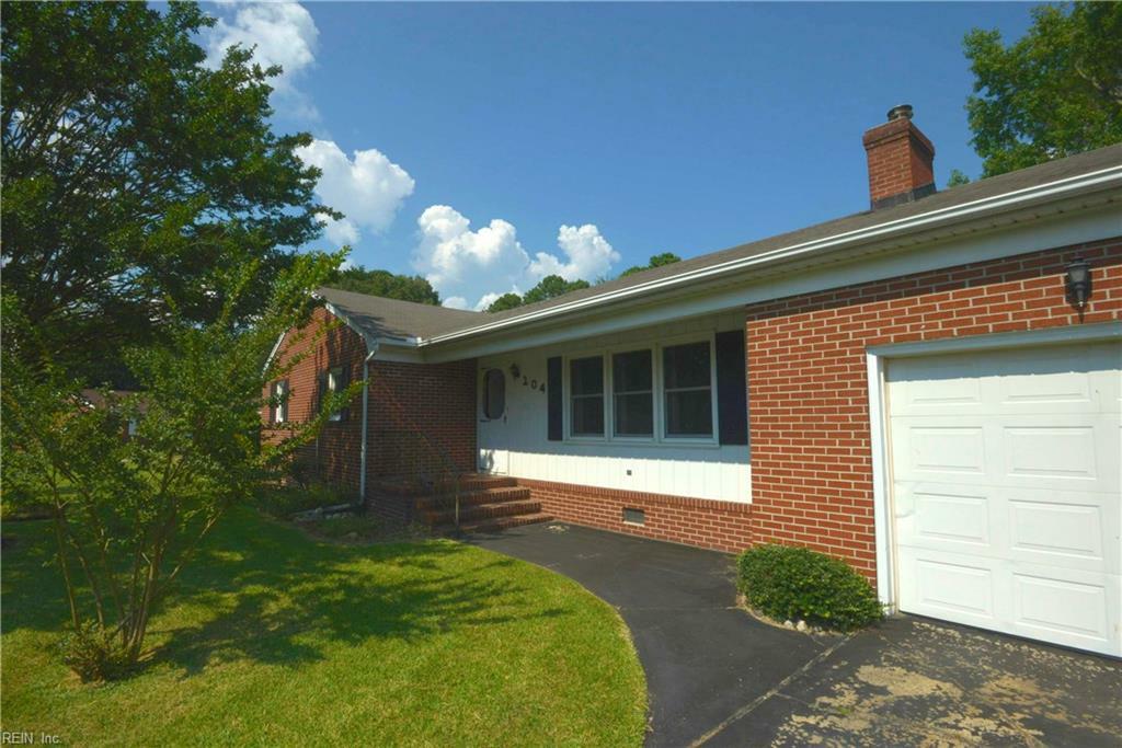 Property Photo:  104 Yorkshire Drive  VA 23692 