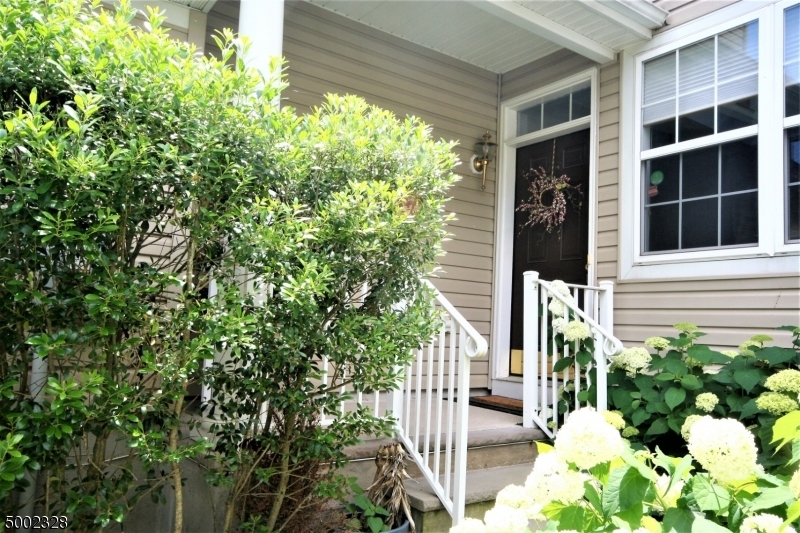 Property Photo: 6 Scarlet Oak Dr NJ 08540