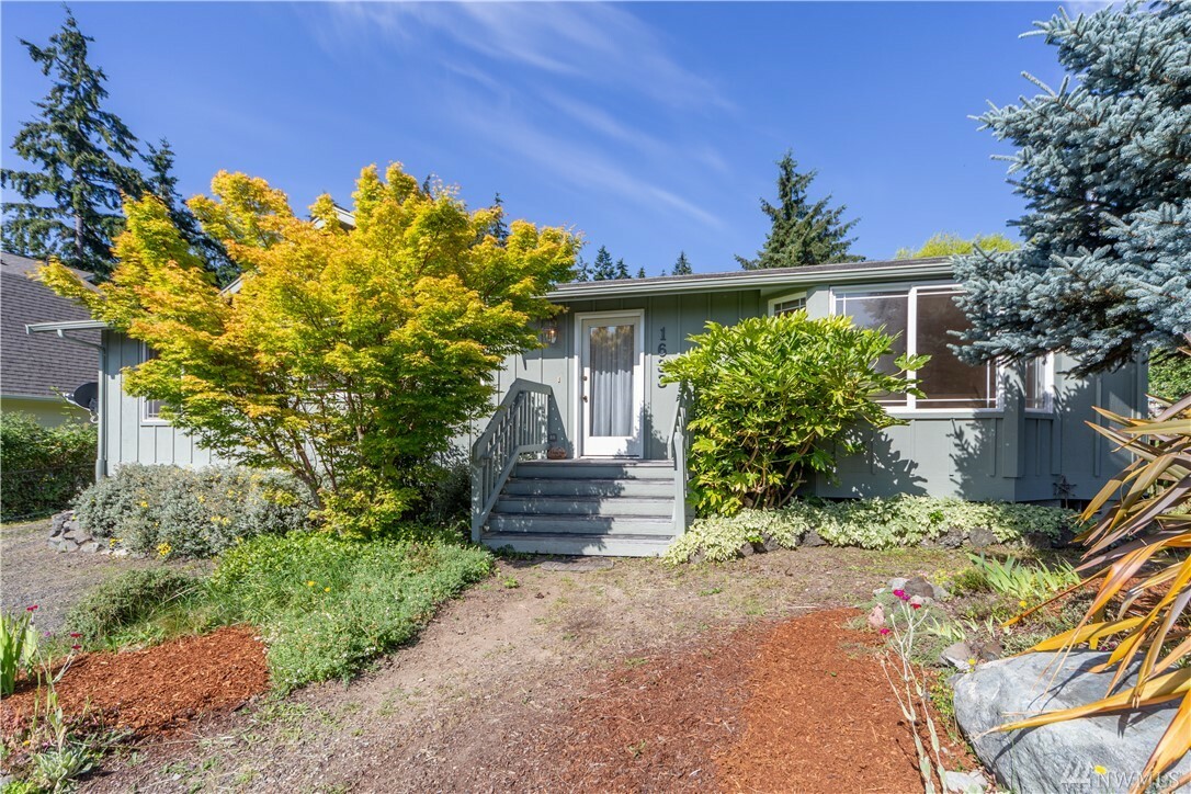 Property Photo:  1633 Landes St  WA 98368 