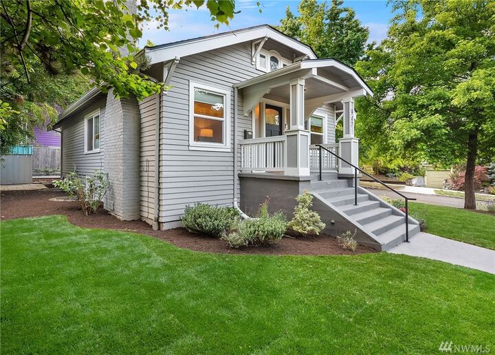 Property Photo:  947  26th Avenue  WA 98122 