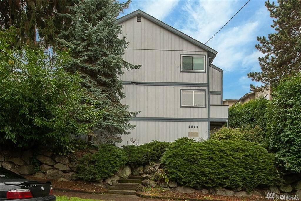 Property Photo:  3009 3rd Ave W 5  WA 98119 