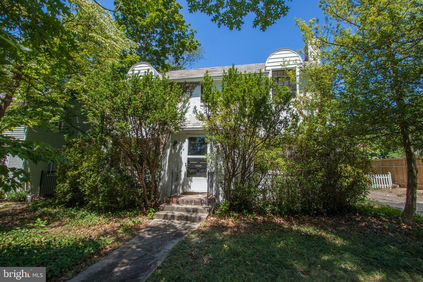Property Photo: 715 S Overlook Drive VA 22305