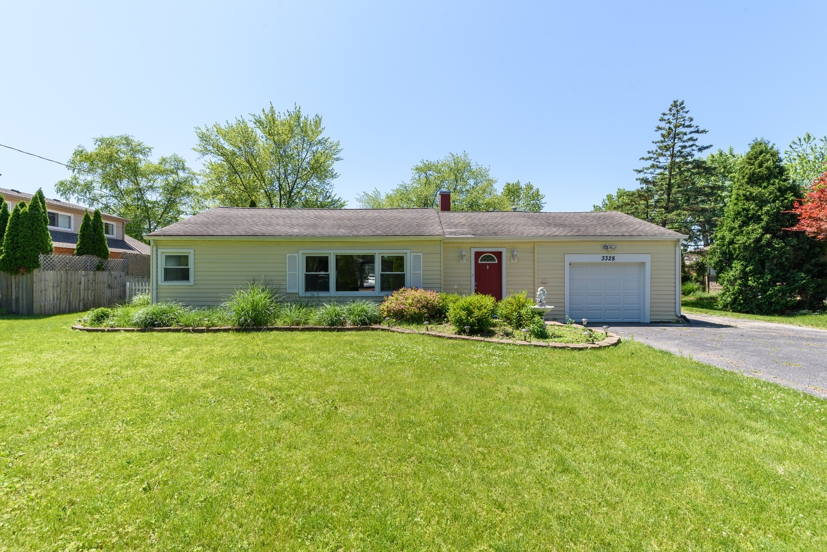 Property Photo: 3328 North Ellen Drive IL 60004