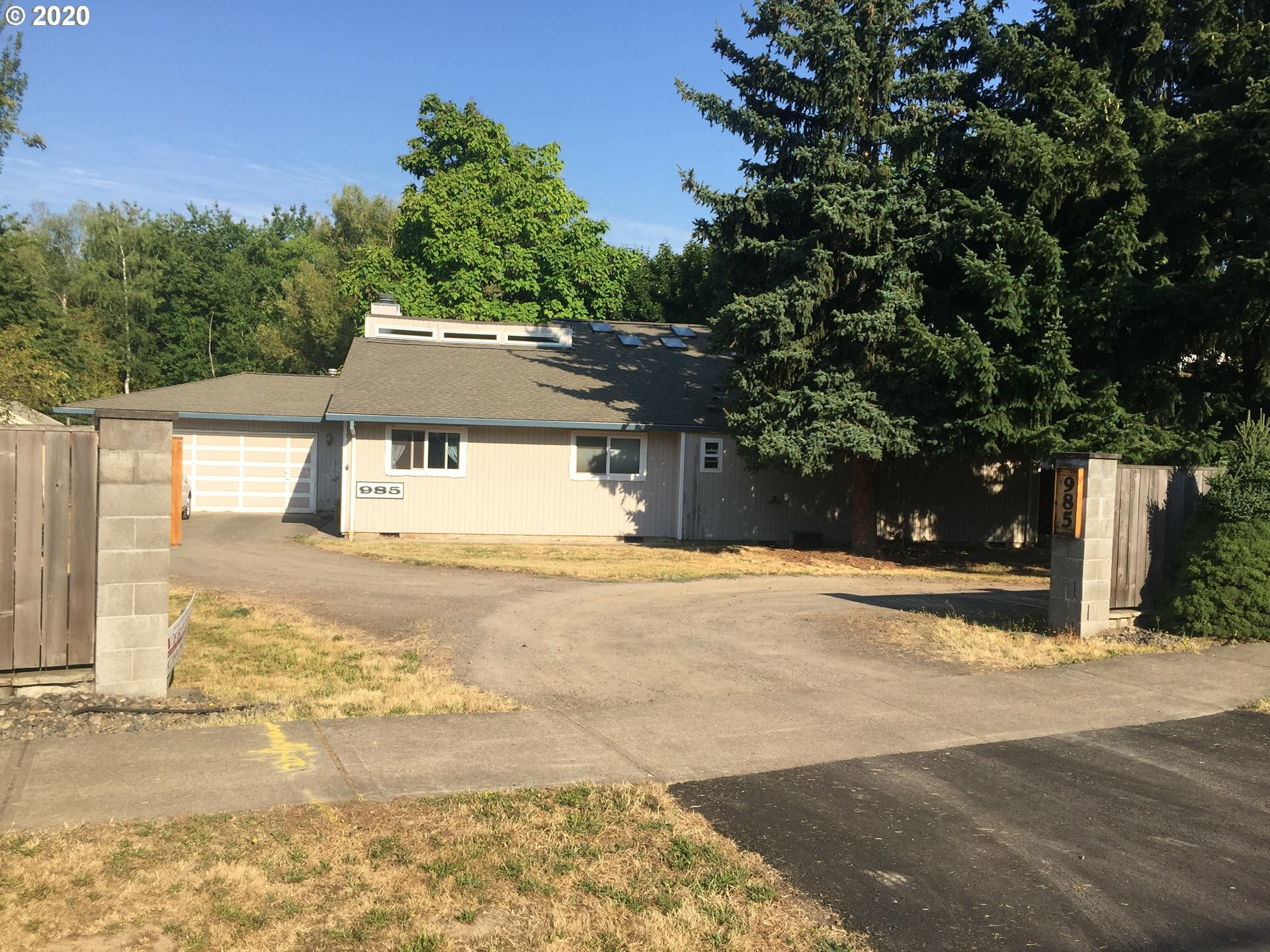 Property Photo:  985 SW 206th Ave  OR 97003 