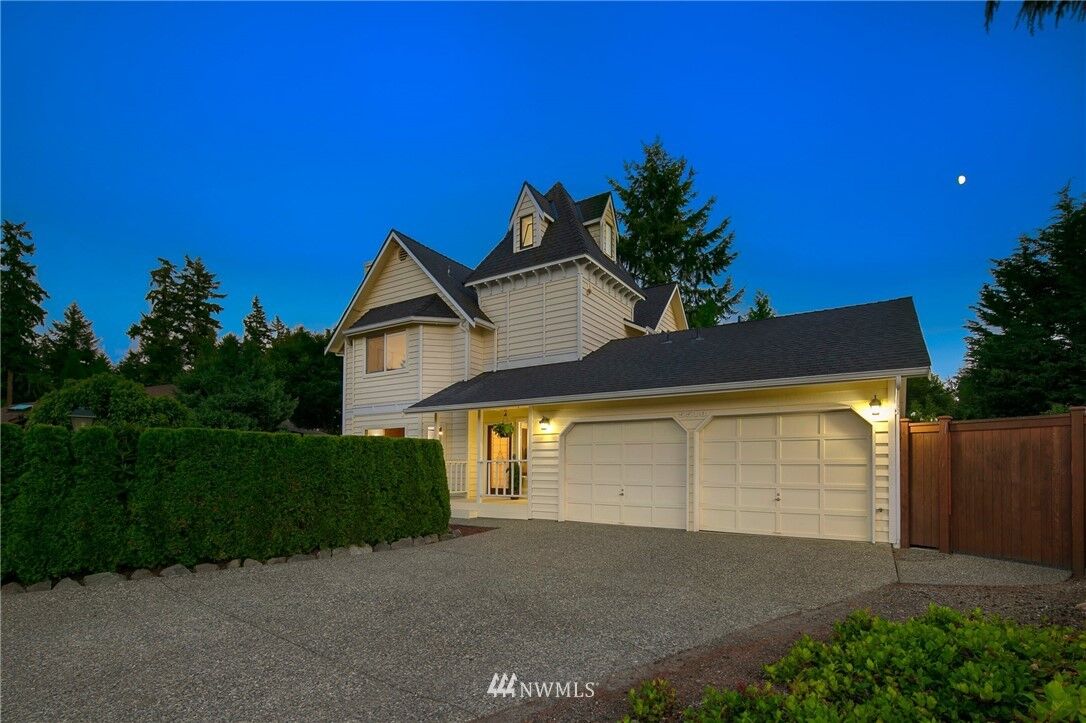 Property Photo:  5510  170th Place SW  WA 98037 