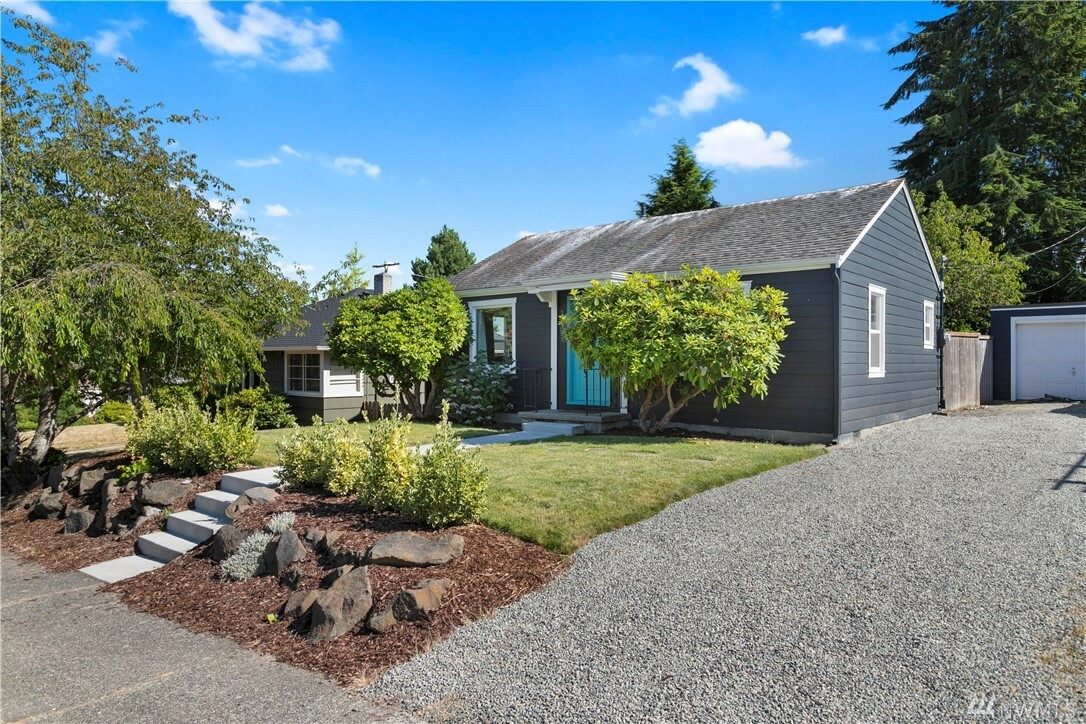 Property Photo:  3707 SW Thistle St  WA 98126 