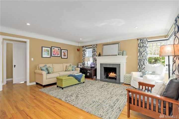 Property Photo: 2264 N 56th Street WA 98103