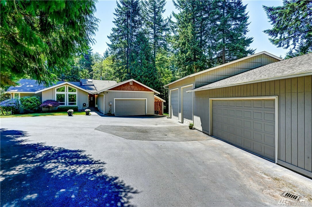 Property Photo: 21607 NE 92nd Place WA 98053