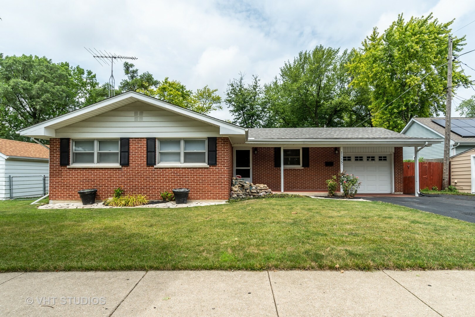 Property Photo: 1115 Plum Street IL 60506