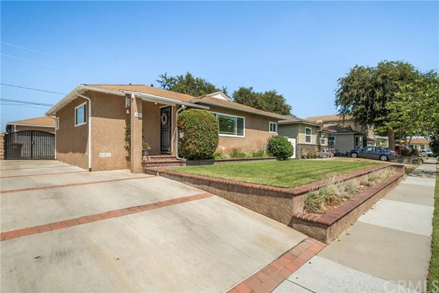 Property Photo:  4813 Albury Avenue  CA 90713 