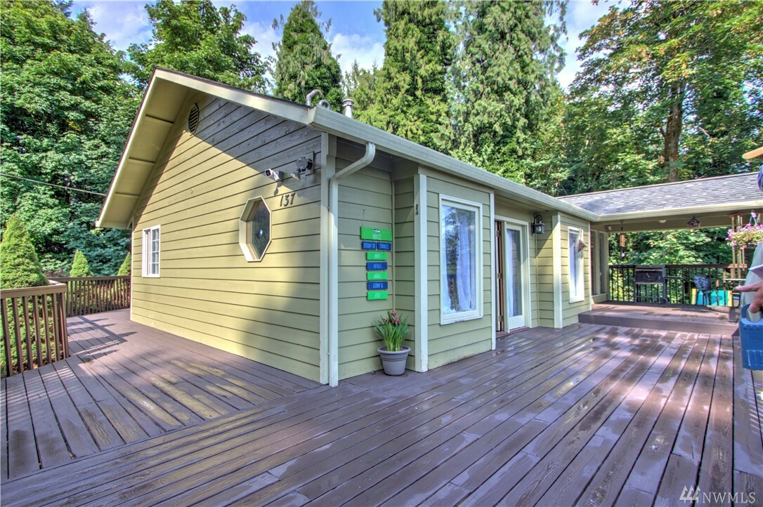 Property Photo:  137 W Delaware St  WA 98584 