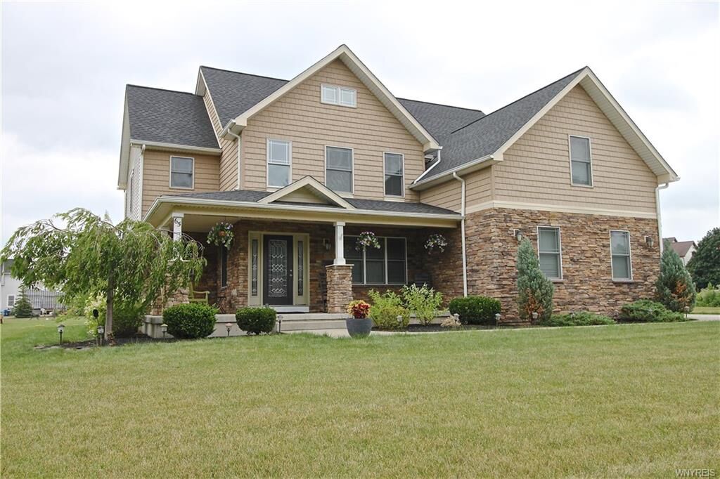 Property Photo:  65 Islewoods  NY 14072 