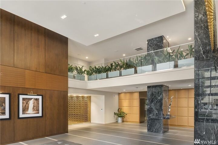 Property Photo:  588 Bell St 3806  WA 98121 