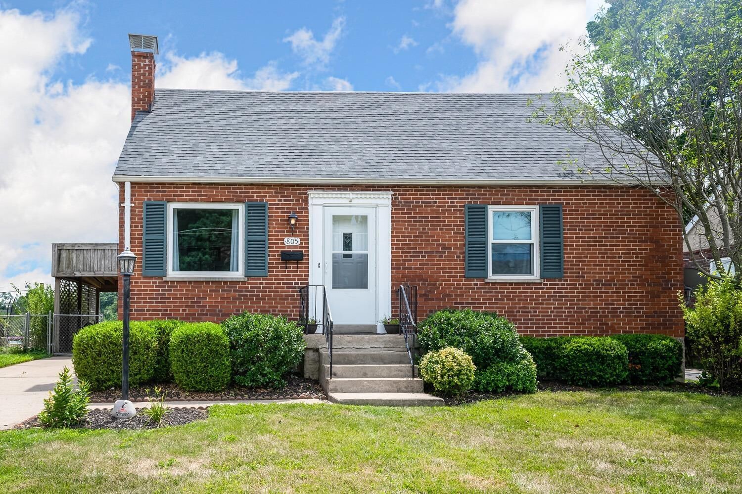 Property Photo:  805 Maple Dr  OH 45215 