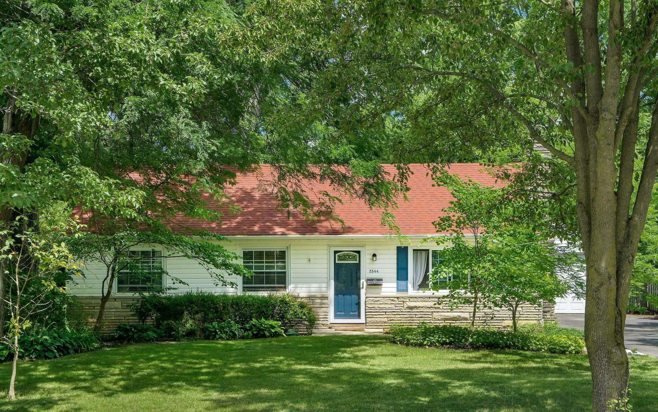 Property Photo: 2544 Zollinger Road OH 43221