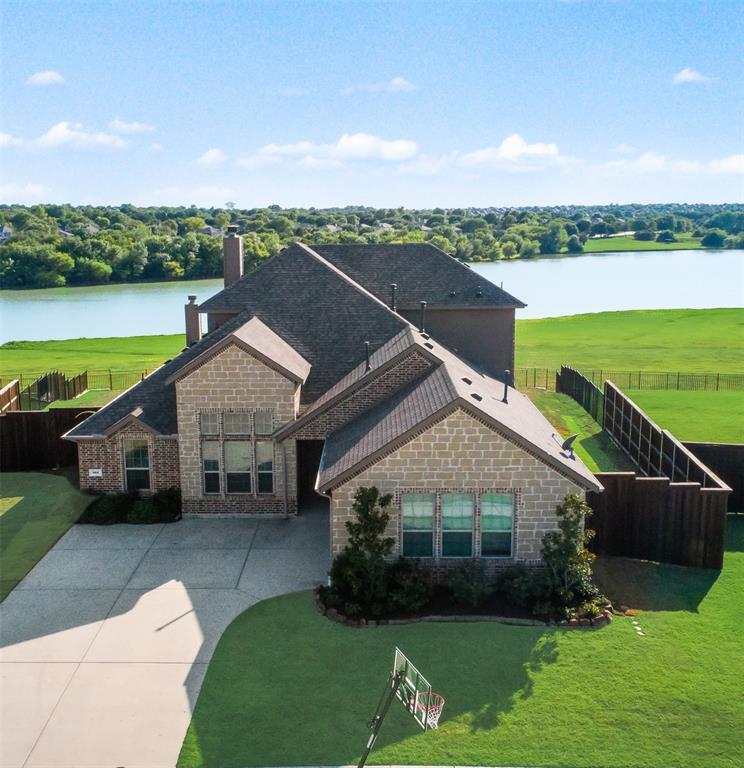 Property Photo: 913 Setting Sun Court TX 75087