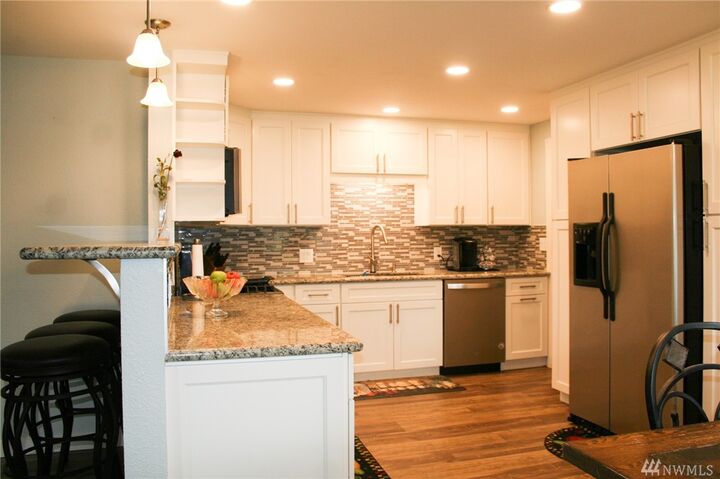 Property Photo:  1710  20th Street NE  WA 98002 