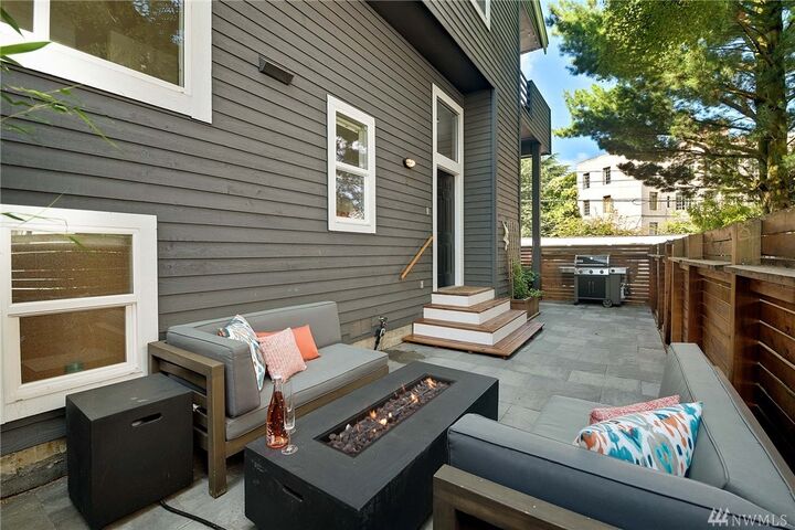 Property Photo: 1819 17th Avenue 3 WA 98122