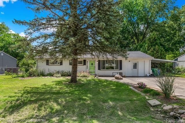 Property Photo:  47237 Lauren Court  MI 48111 