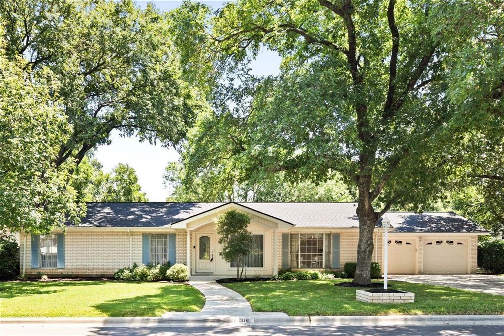 Property Photo: 104 Oak Ridge Drive TX 78666