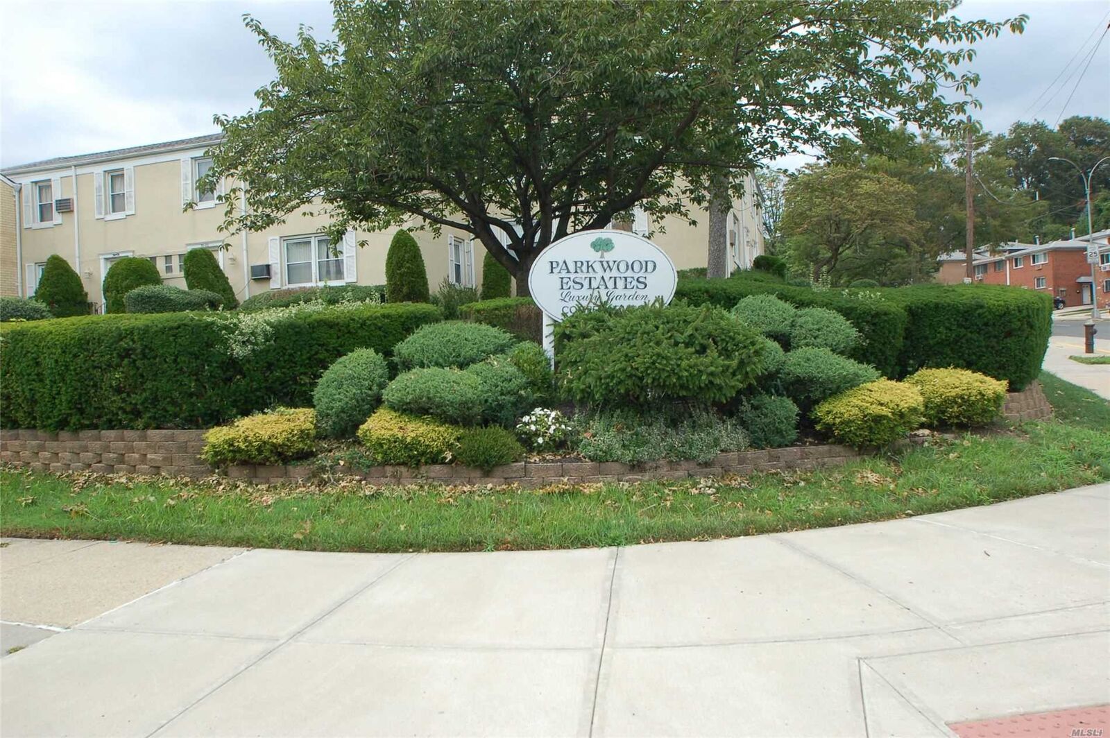Property Photo:  251-17 71 Avenue 106A  NY 11426 