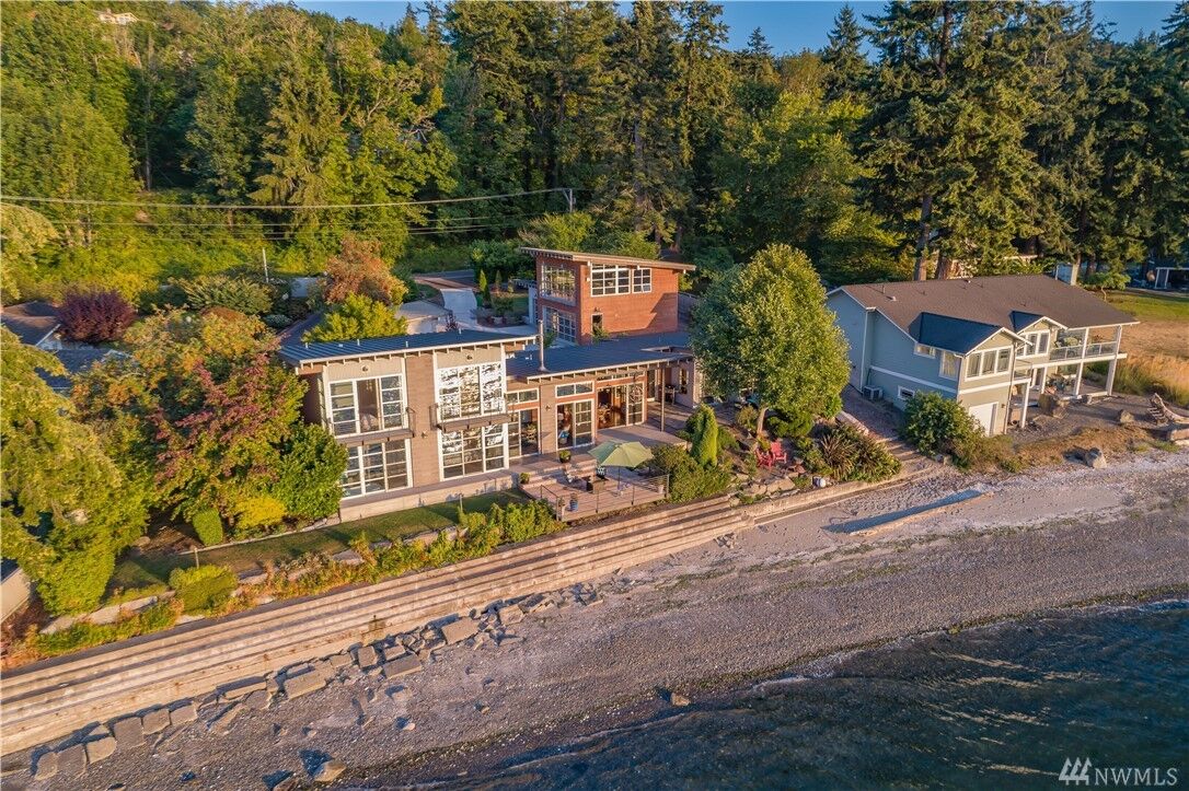 Property Photo:  3512  Beach Drive E  WA 98366 