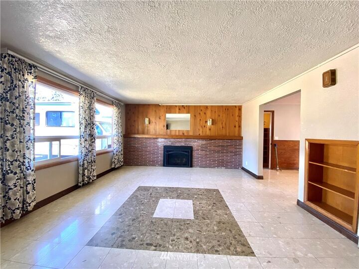 Property Photo: 1423 NE 5th Avenue WA 98277