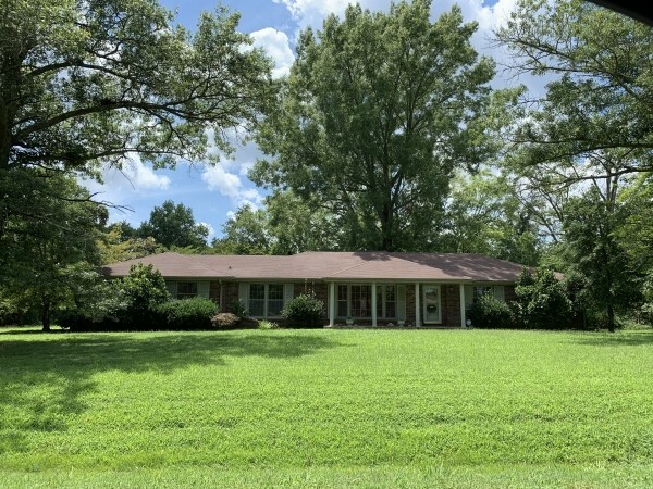 Property Photo:  912 Beacon Dr  TN 37043 