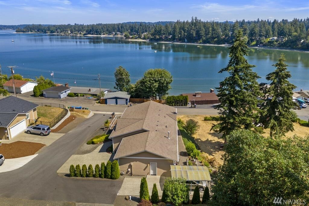 Property Photo:  1705 Shorewood Dr  WA 98312 