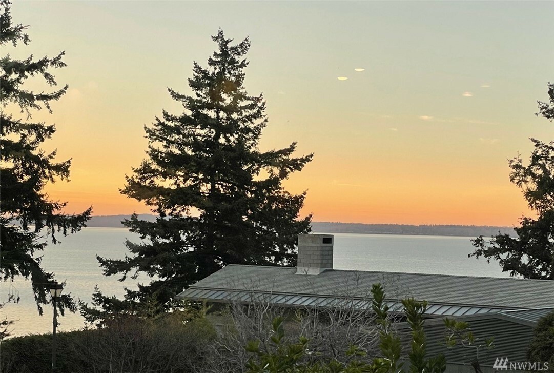 Property Photo: 17 Shorewood Dr WA 98225