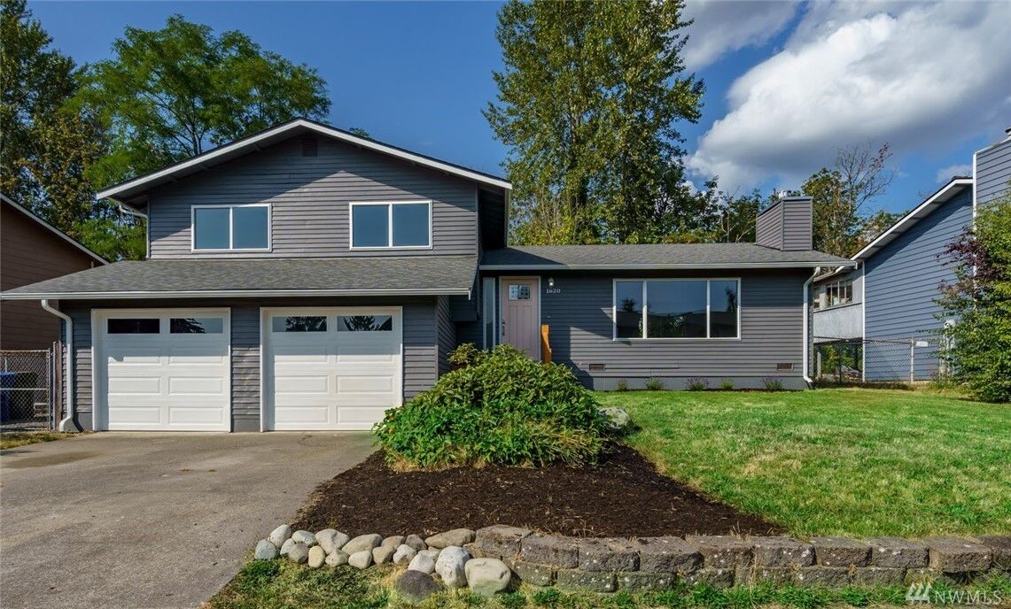 Property Photo:  1620  Index Ave SE  WA 98058 