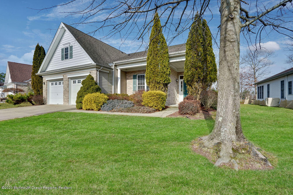 Property Photo: 6 Hazeltine Lane NJ 08527