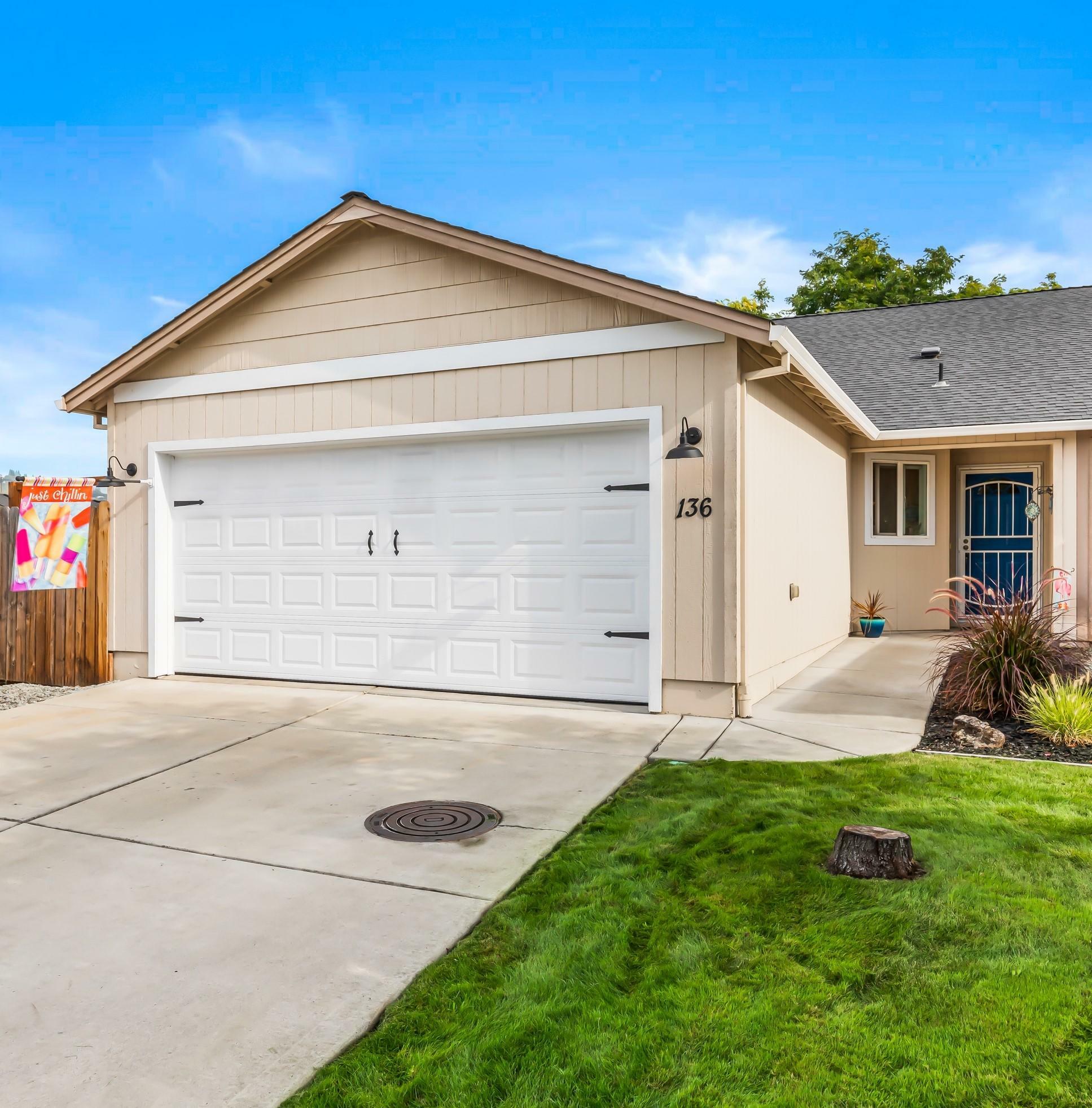 Property Photo:  136 Cottonwood Drive  OR 97524 